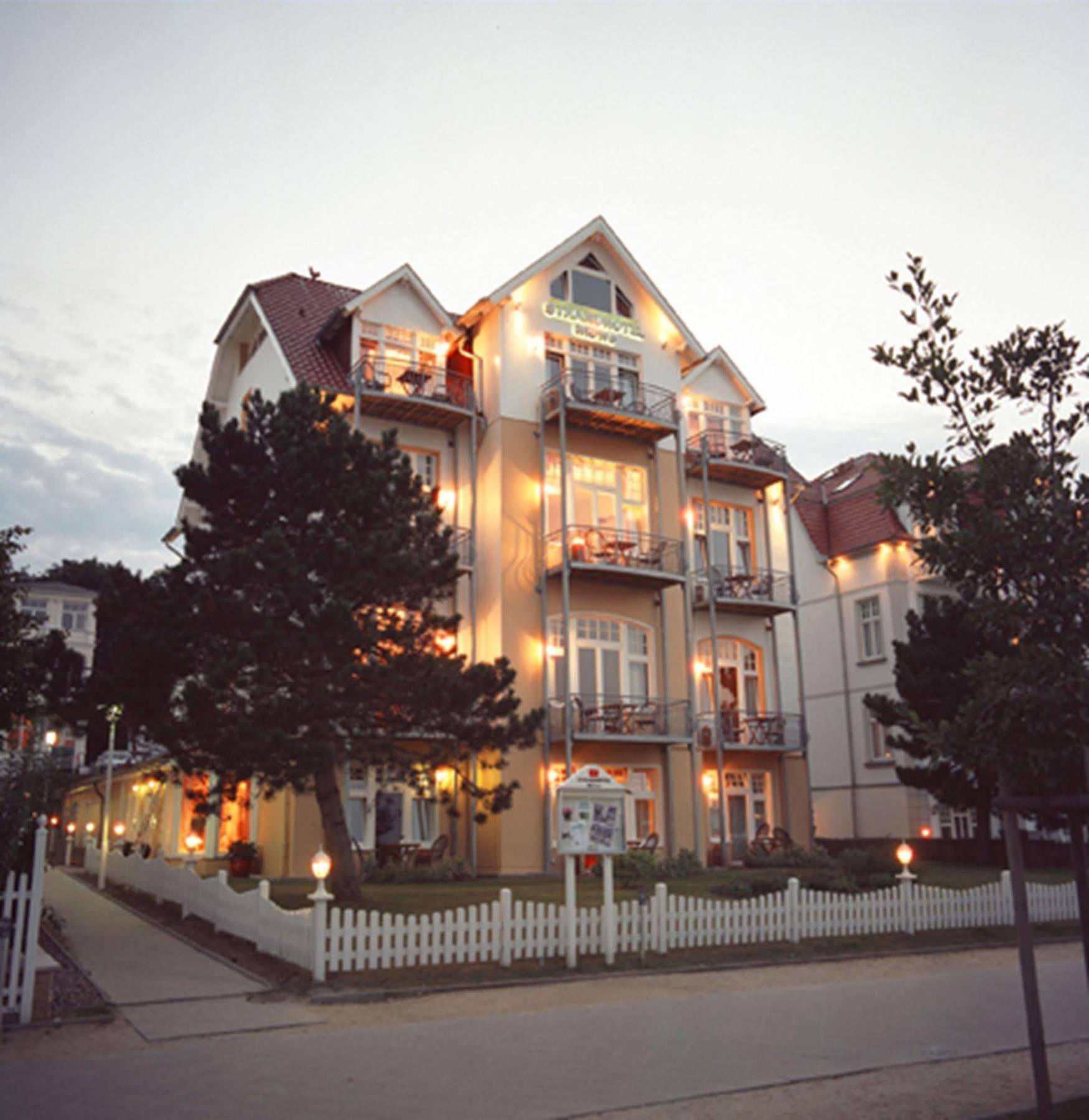 Strandhotel Moewe Heringsdorf  Exterior photo
